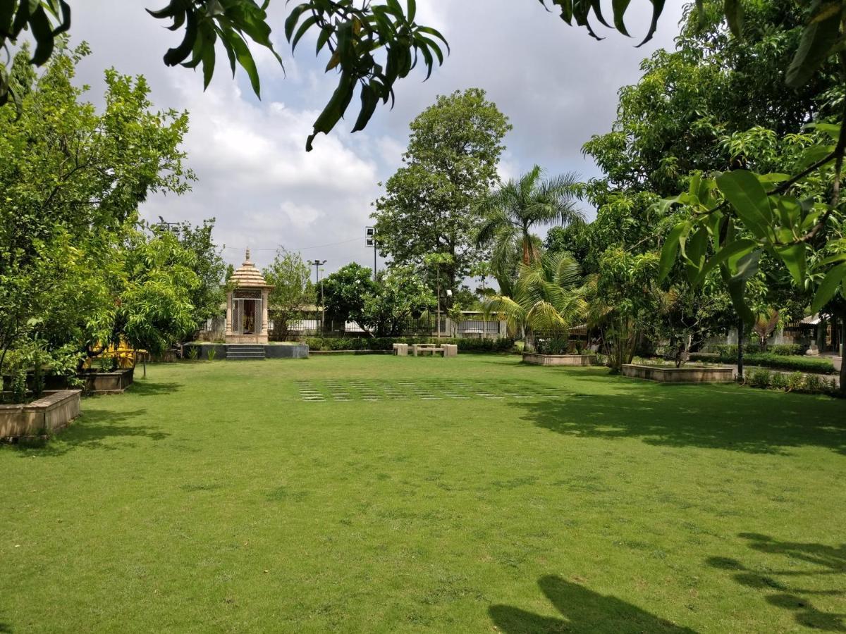 Pushp Vatika Resort & Lawns Navi Mumbai Exterior foto