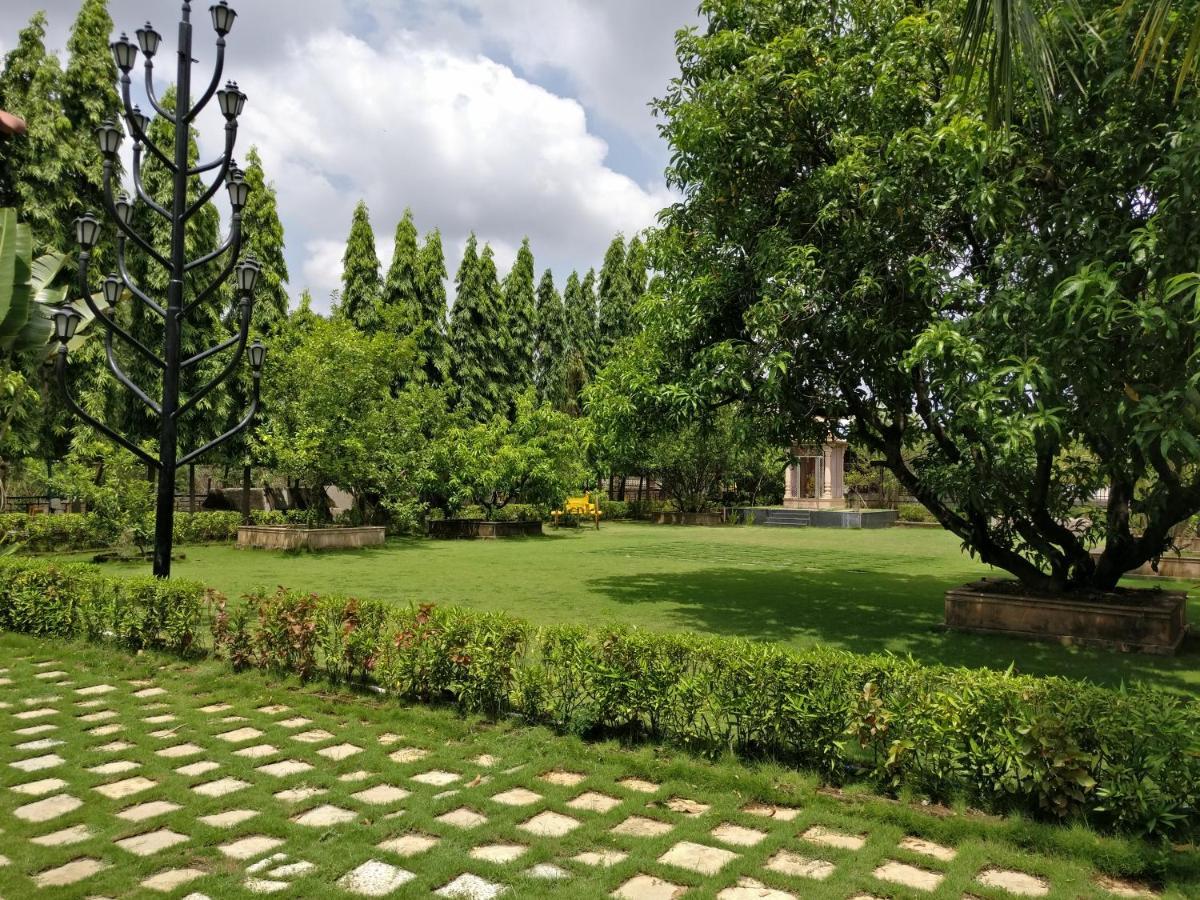 Pushp Vatika Resort & Lawns Navi Mumbai Exterior foto