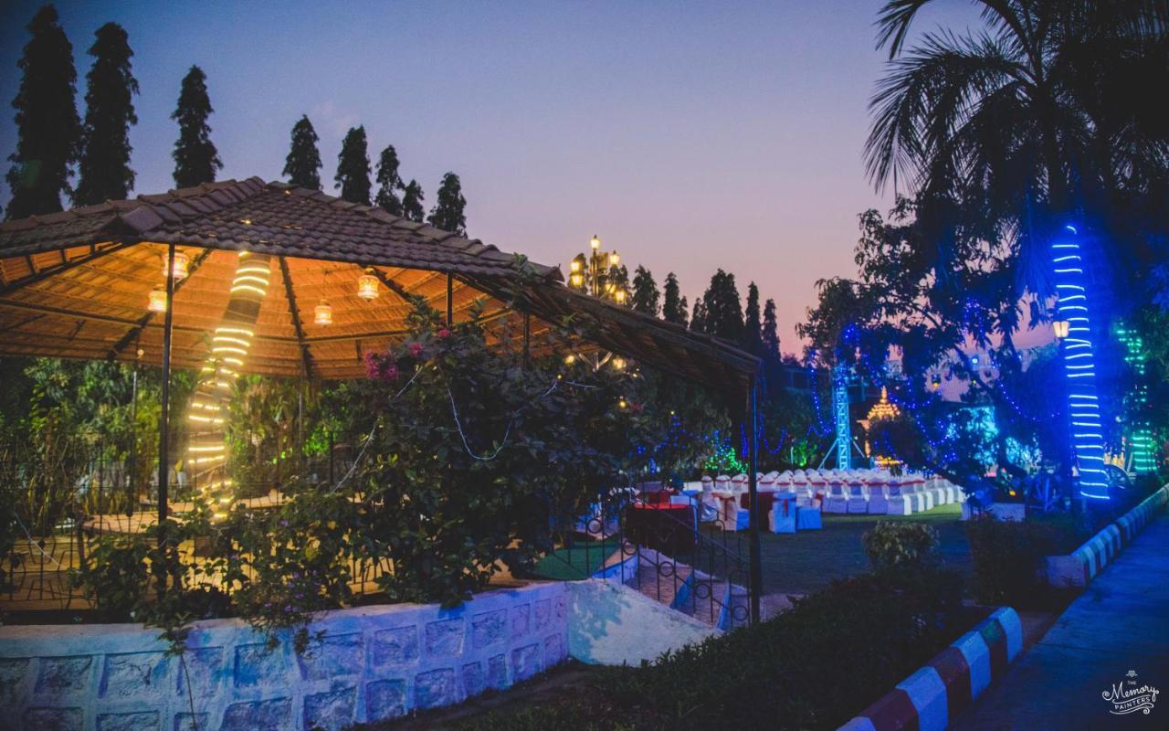 Pushp Vatika Resort & Lawns Navi Mumbai Exterior foto