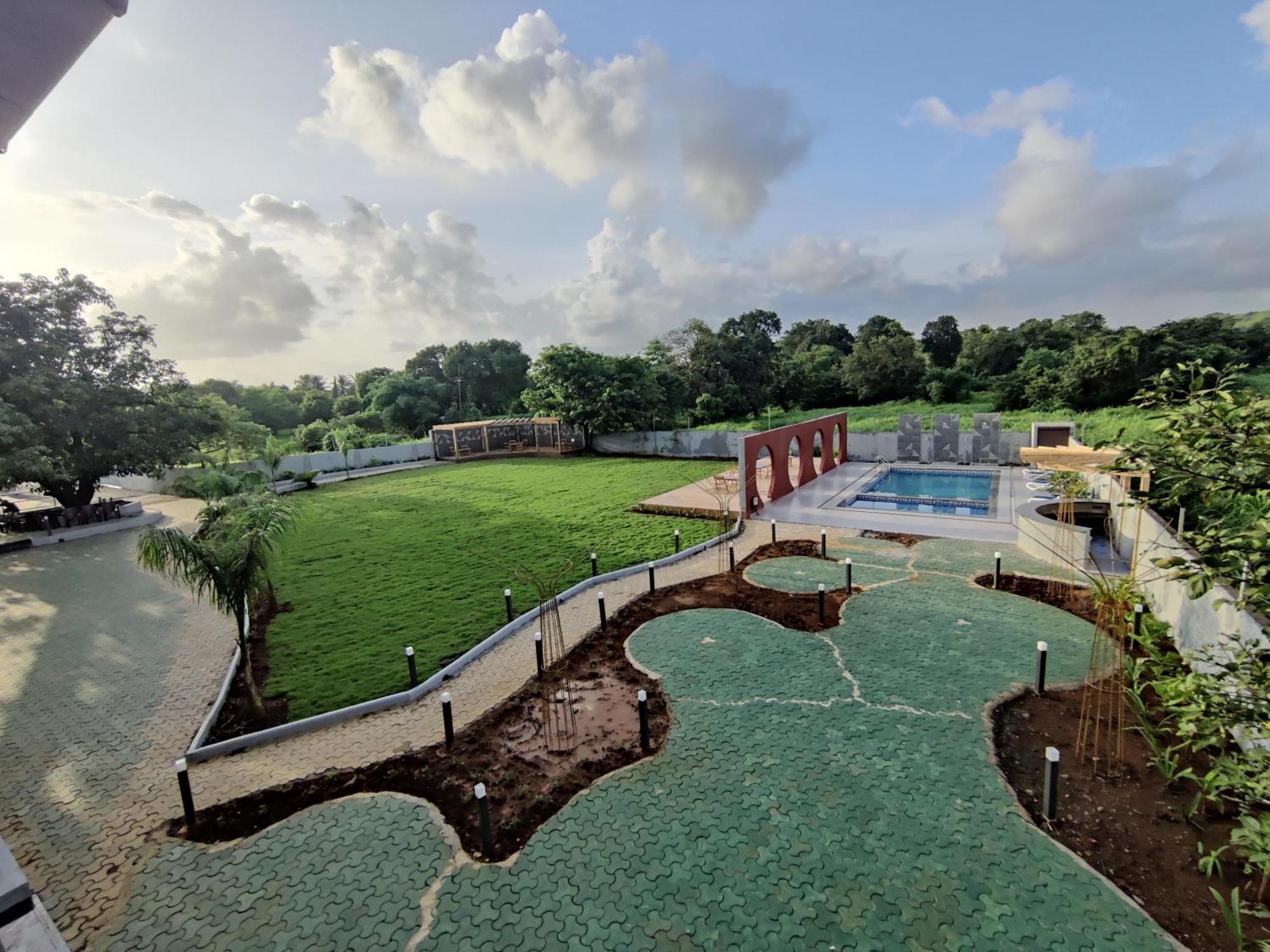 Pushp Vatika Resort & Lawns Navi Mumbai Exterior foto