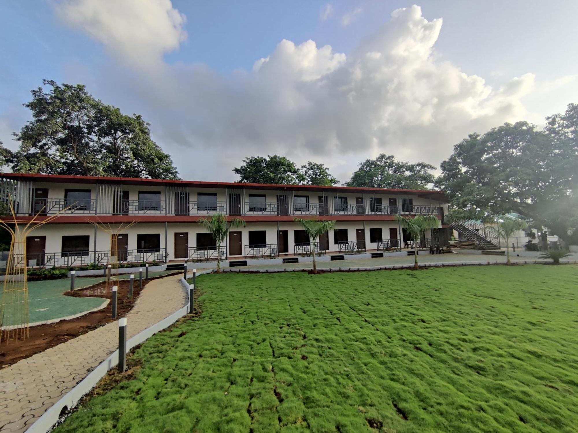 Pushp Vatika Resort & Lawns Navi Mumbai Exterior foto