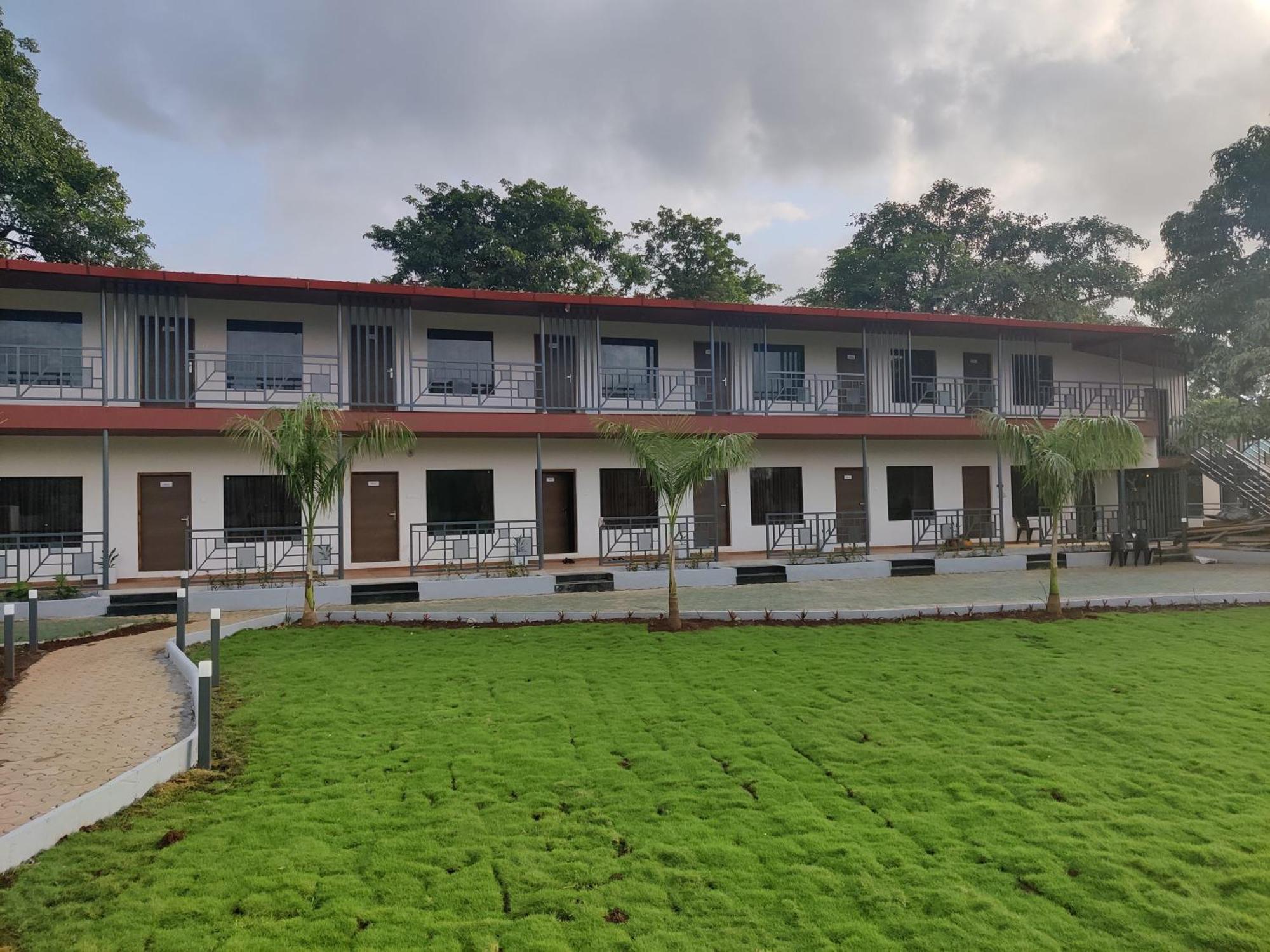 Pushp Vatika Resort & Lawns Navi Mumbai Exterior foto