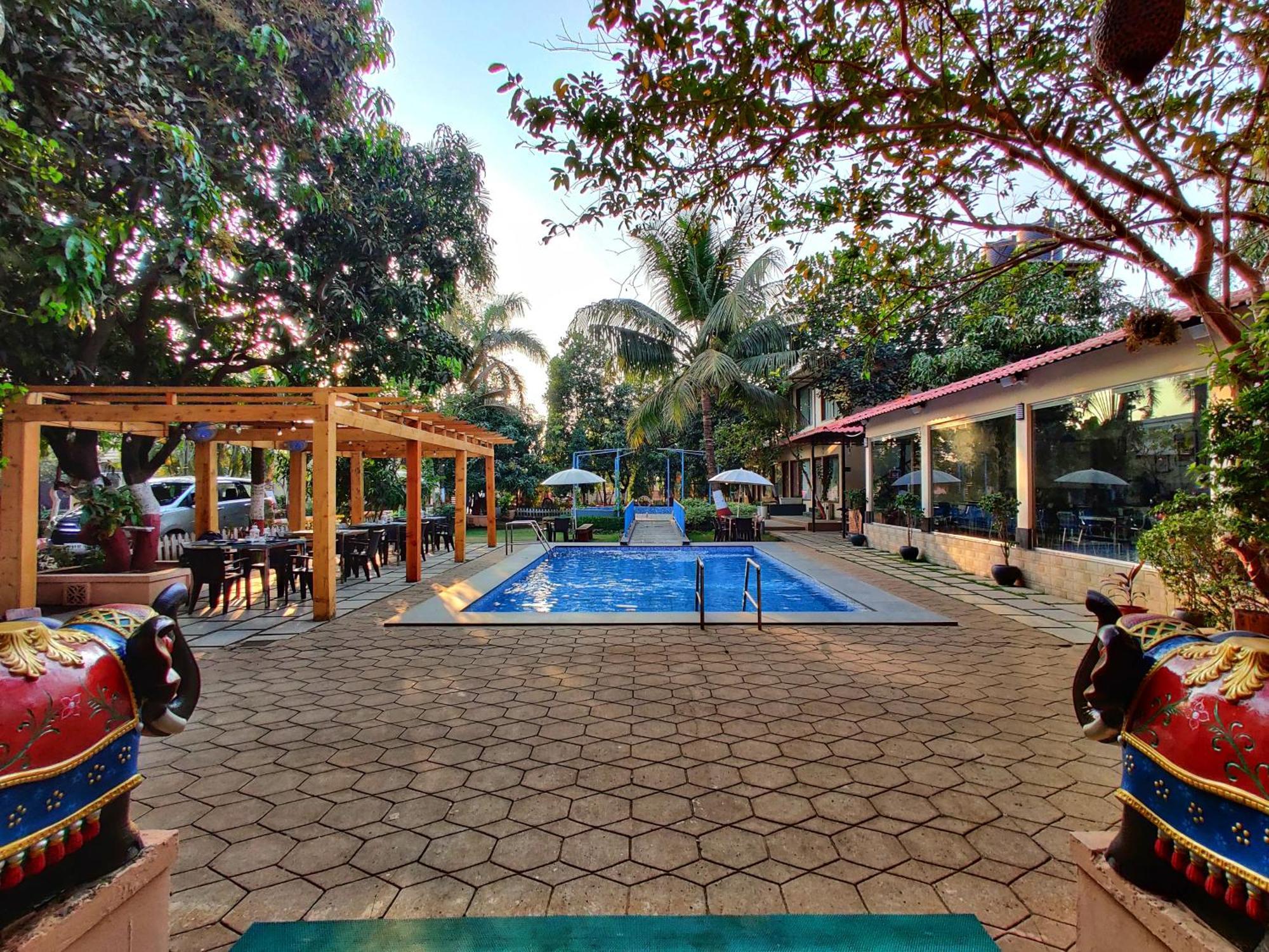 Pushp Vatika Resort & Lawns Navi Mumbai Exterior foto